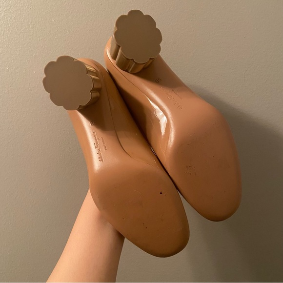 SALVATORE FERRAGAMO Patent Leather Flower Heel Pink Size 5 - Picture 9 of 11